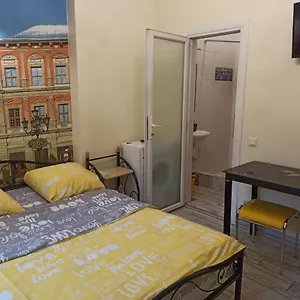 Smart Yellow Apartment-15 хв від жд вокзалу Апартаменты